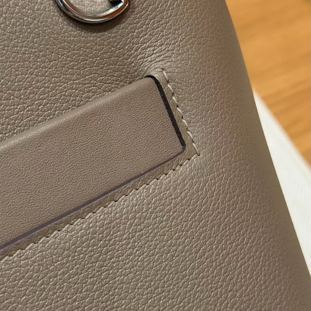 Hermes Kelly 2424 24/24 Bag 21CM Handmade In Evercolor and Swift Calfskin Leather Silver Hardware 18 Etoupe - Image 6