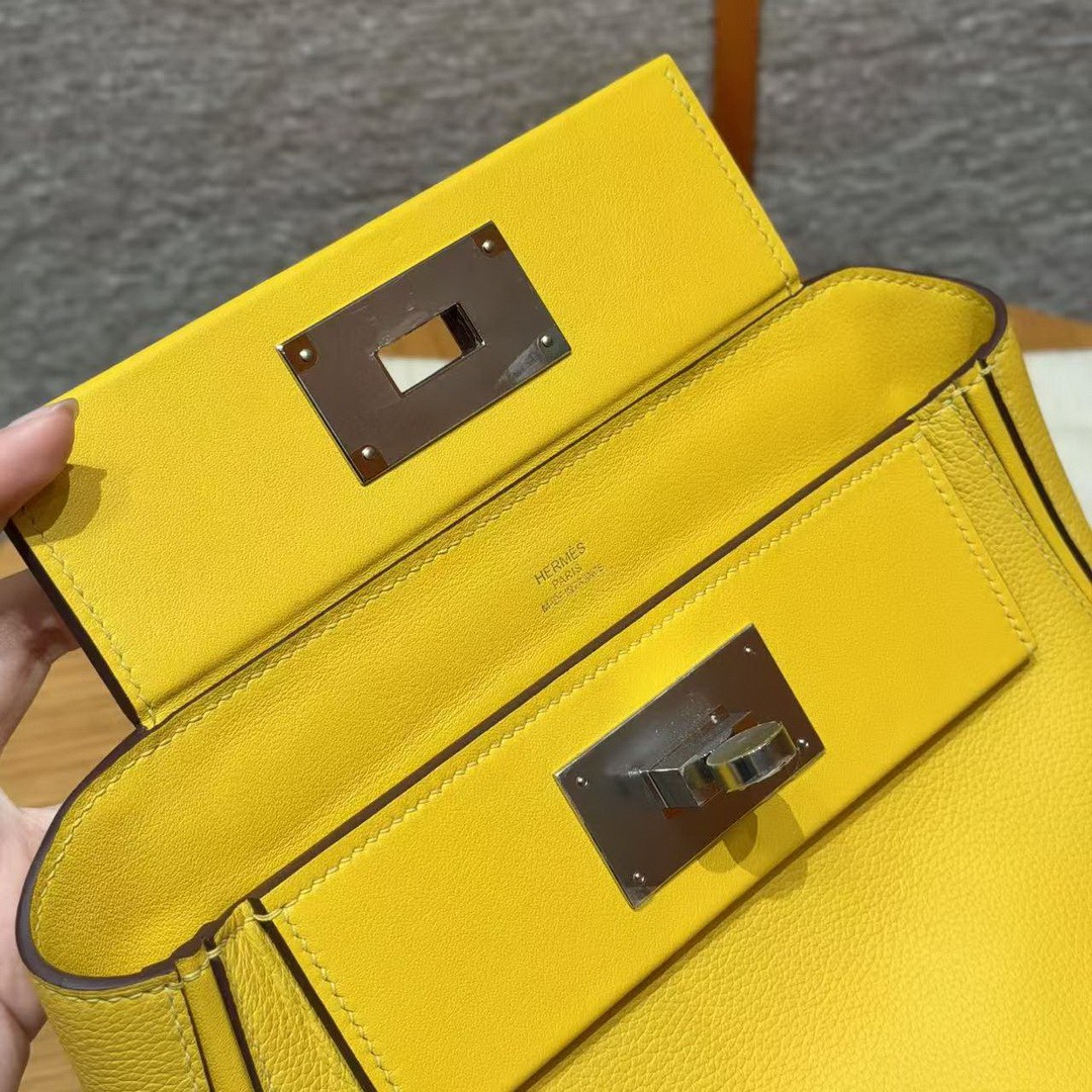Hermes Kelly 2424 24/24 Bag 21CM Handmade In Evercolor and Swift Calfskin Leather Silver Hardware B4 Sun - Image 14