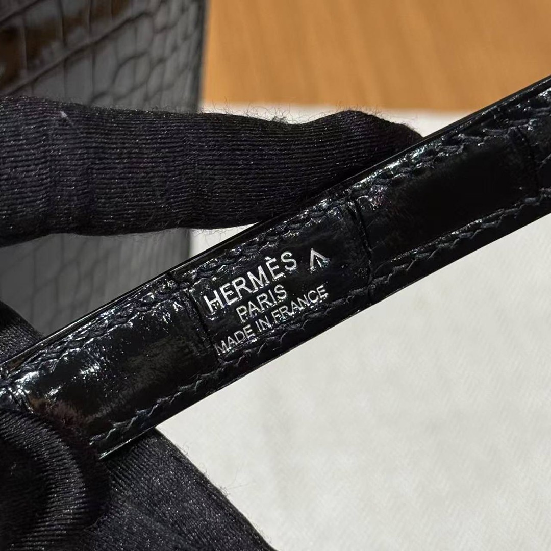 Hermes Kelly 25 Bag Handmade In Porosus Crocodile Leather From France Silver Hardware 89 Noir - Image 4