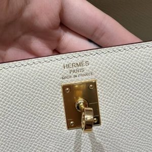 Hermes Kelly 25 Bag Handmade In Epsom Calfskin Leather From France Gold Hardware I2 Nata - Image 19