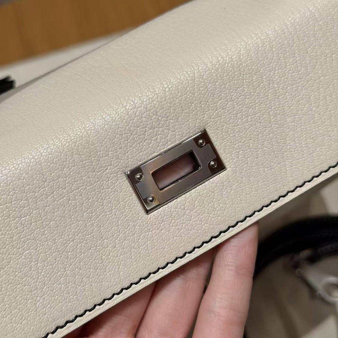 Hermes Kelly 25 Bag Handmade In Chèvre Calfskin Leather Silver Hardware I2 Nata and 89 Noir - Image 11