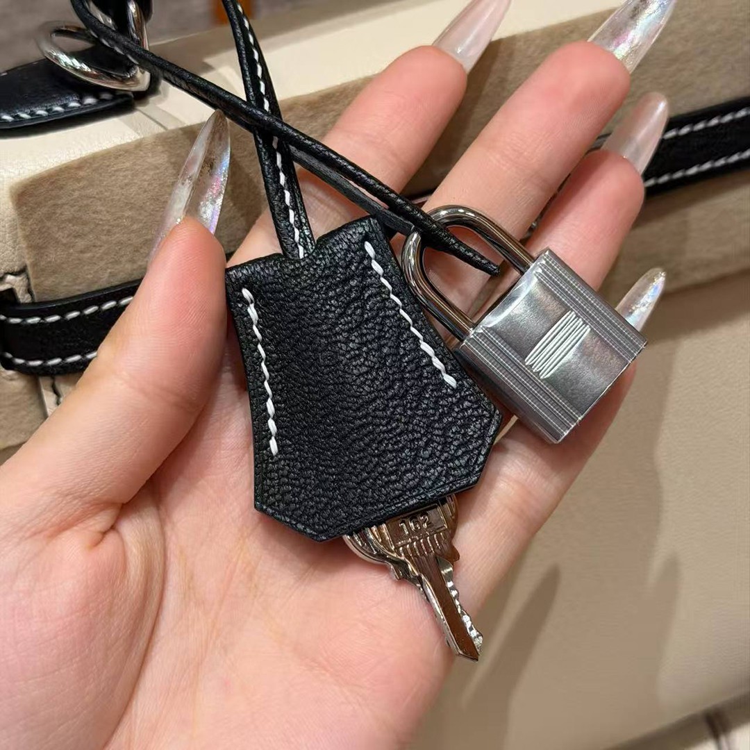 Hermes Kelly 25 Bag Handmade In Chèvre Calfskin Leather Silver Hardware I2 Nata and 89 Noir - Image 5