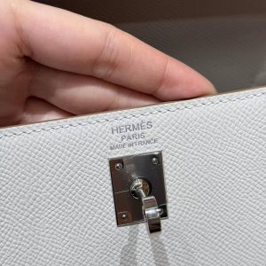 Hermes Kelly 25 Bag Handmade In Epsom Calfskin Leather Silver Hardware M4 Gris Pale - Image 14
