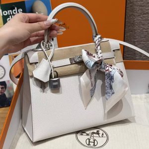 Hermes Kelly 25 Bag Handmade In Epsom Calfskin Leather Silver Hardware M4 Gris Pale - Image 5