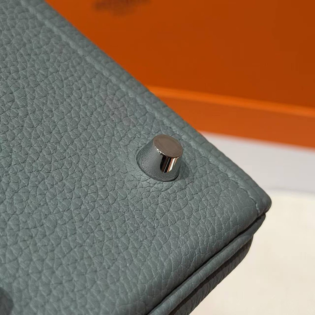 Hermes Kelly 28 Bag Handmade In Togo Calfskin Leather Silver Hardware 63 Vert Amanda - Image 5