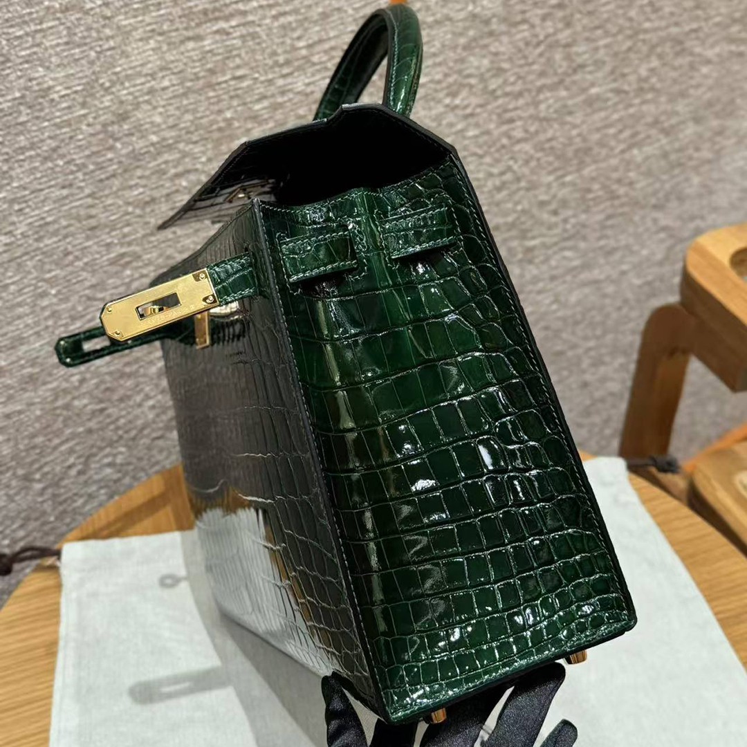 Hermes Kelly 28 Bag Handmade In Niloticus Leather from Nile Gold Hardware 67 Vert Fonce - Image 17