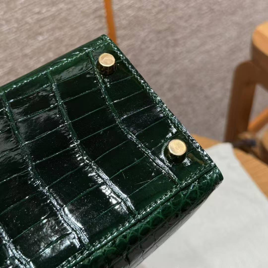 Hermes Kelly 28 Bag Handmade In Niloticus Leather from Nile Gold Hardware 67 Vert Fonce - Image 15