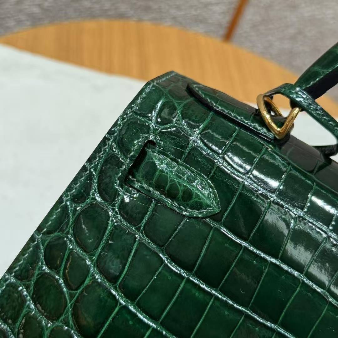 Hermes Kelly 28 Bag Handmade In Niloticus Leather from Nile Gold Hardware 67 Vert Fonce - Image 11