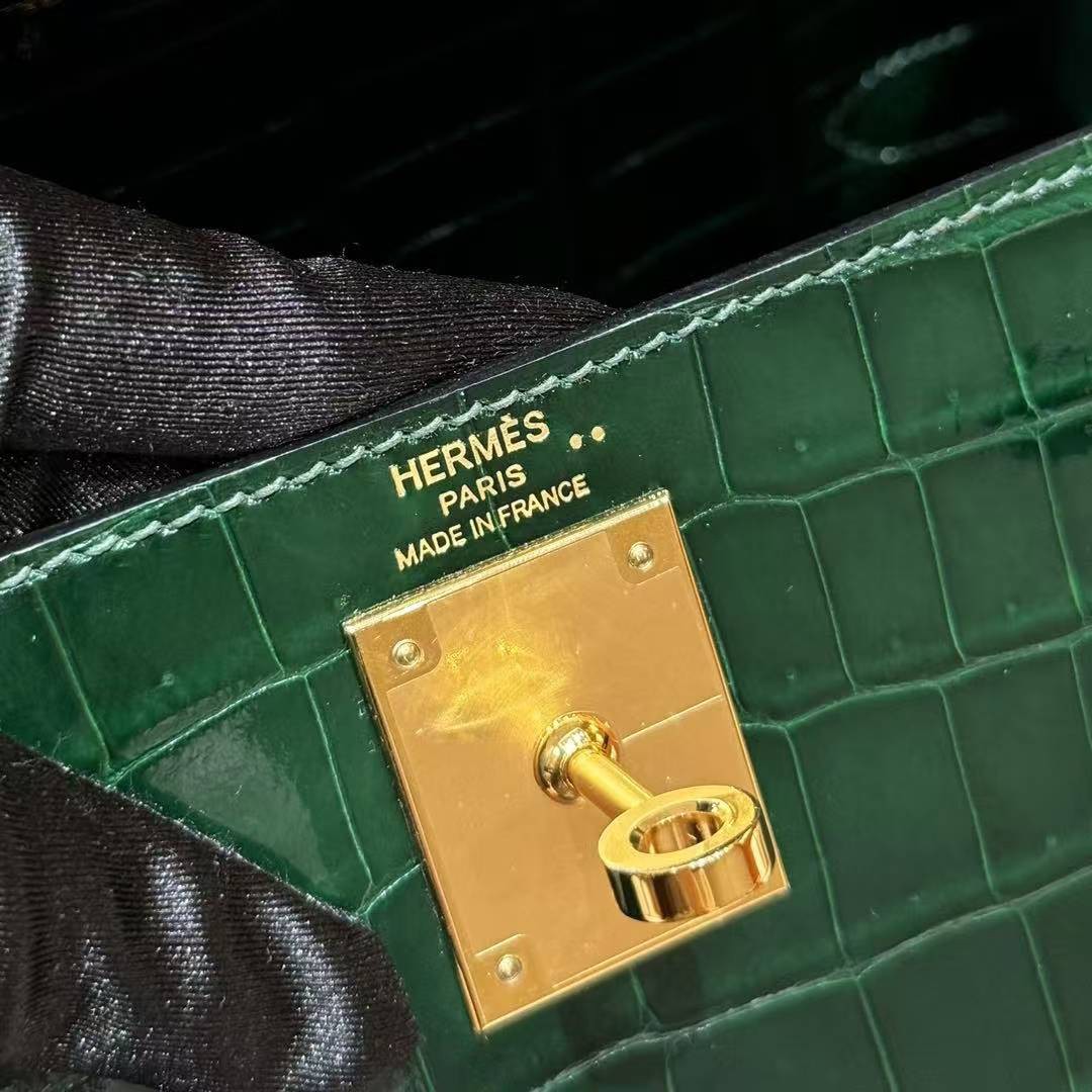 Hermes Kelly 28 Bag Handmade In Niloticus Leather from Nile Gold Hardware 67 Vert Fonce - Image 10