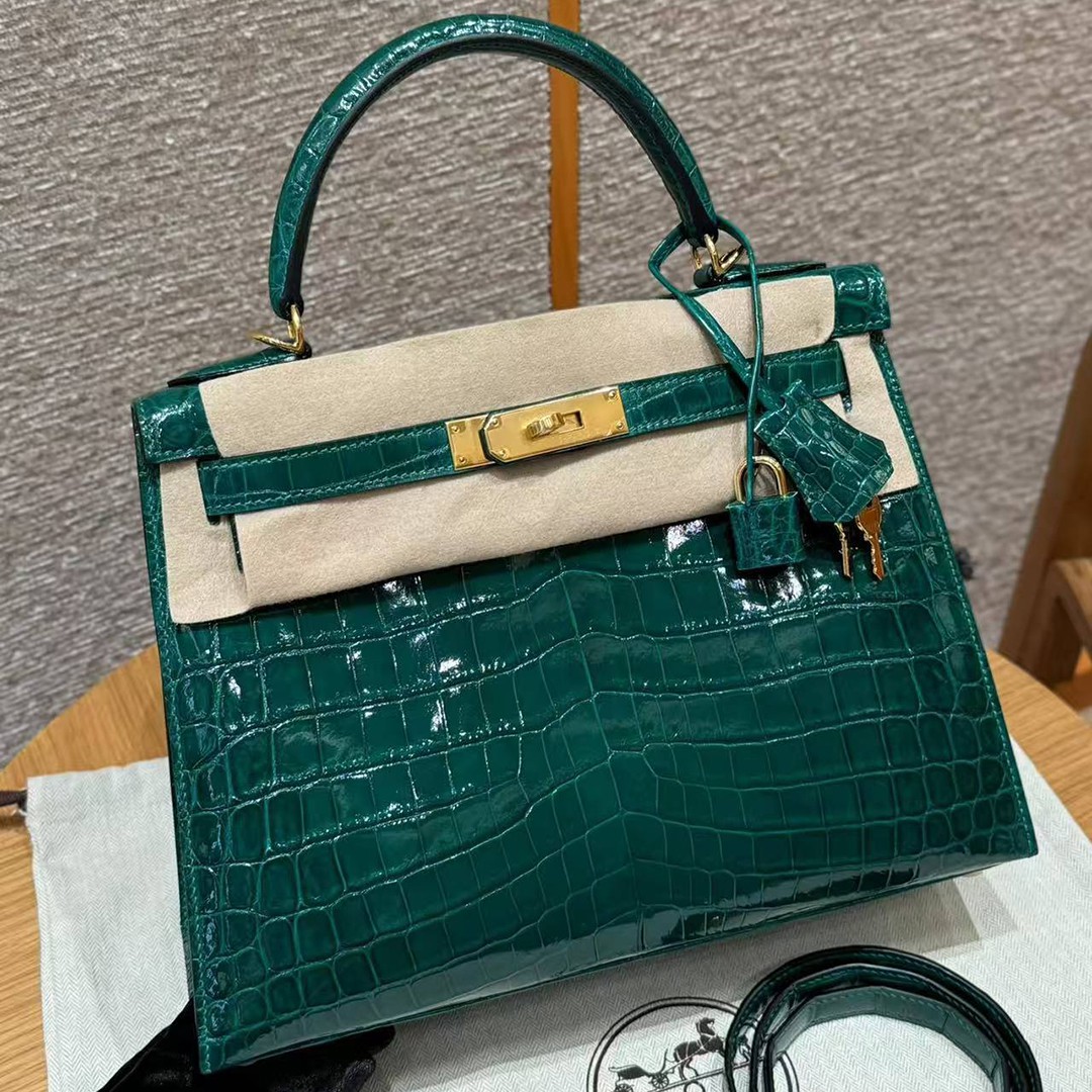 Hermes Kelly 28 Bag Handmade In Niloticus Leather from Nile Gold Hardware 6Q Vert Emeraude