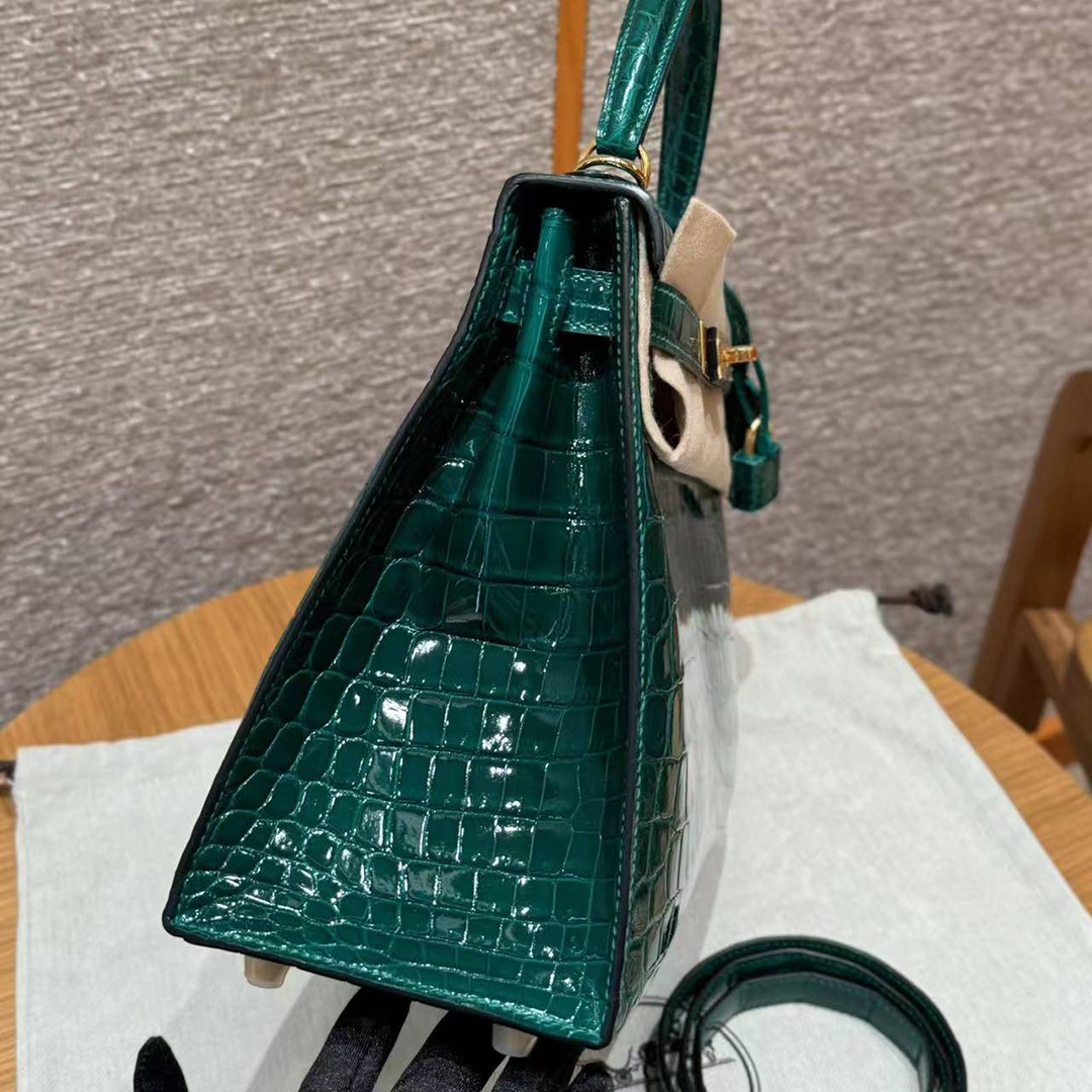 Hermes Kelly 28 Bag Handmade In Niloticus Leather from Nile Gold Hardware 6Q Vert Emeraude - Image 18