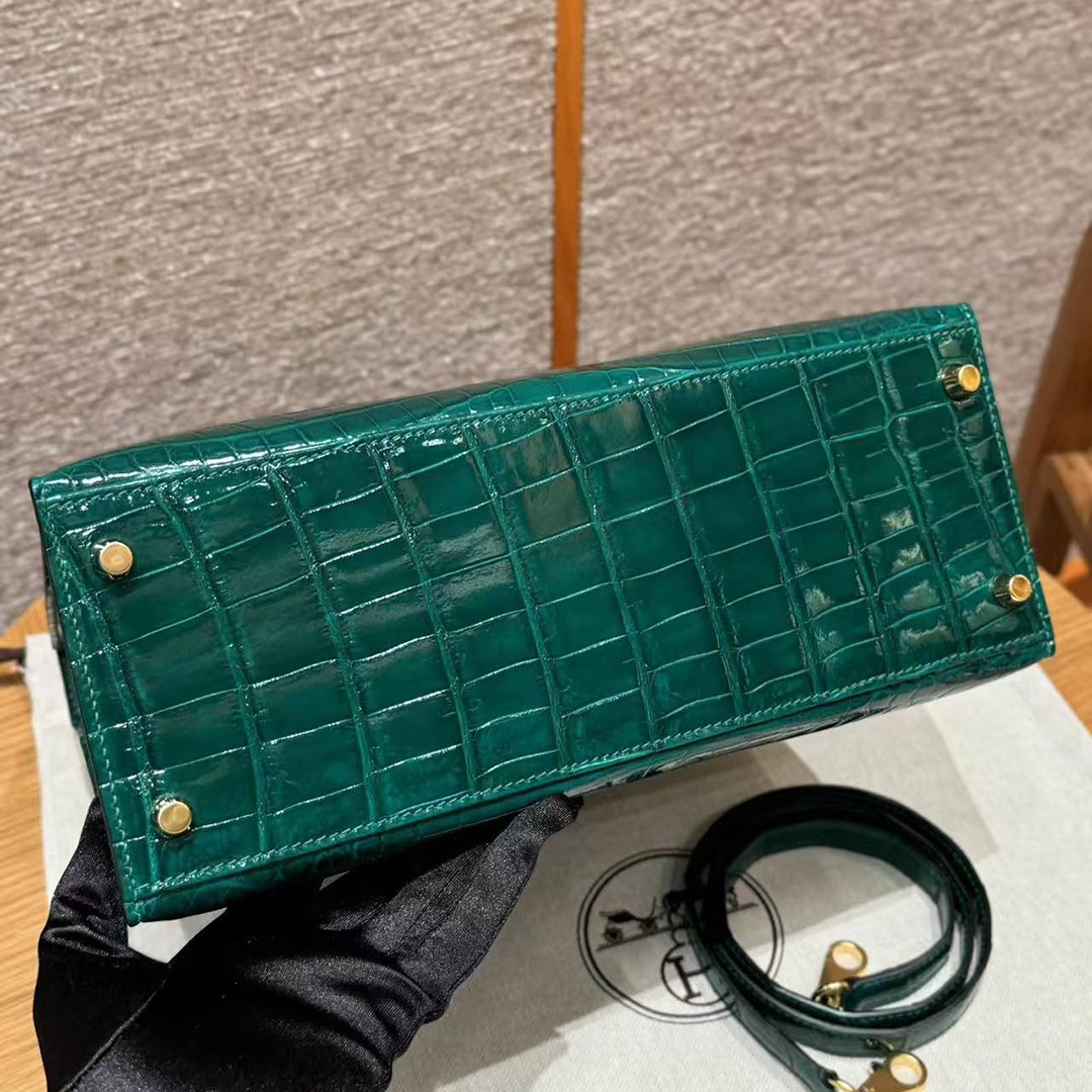 Hermes Kelly 28 Bag Handmade In Niloticus Leather from Nile Gold Hardware 6Q Vert Emeraude - Image 16
