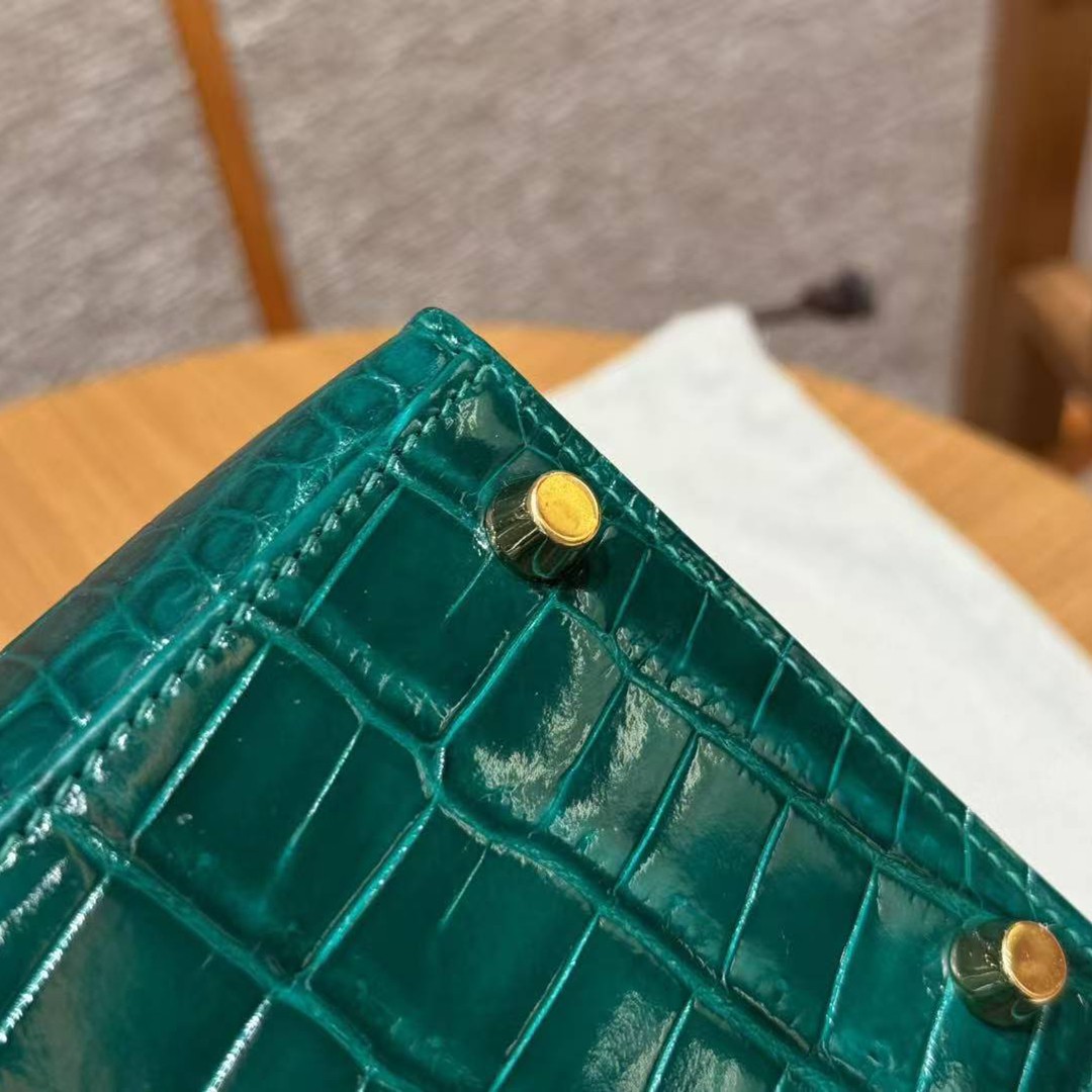 Hermes Kelly 28 Bag Handmade In Niloticus Leather from Nile Gold Hardware 6Q Vert Emeraude - Image 15