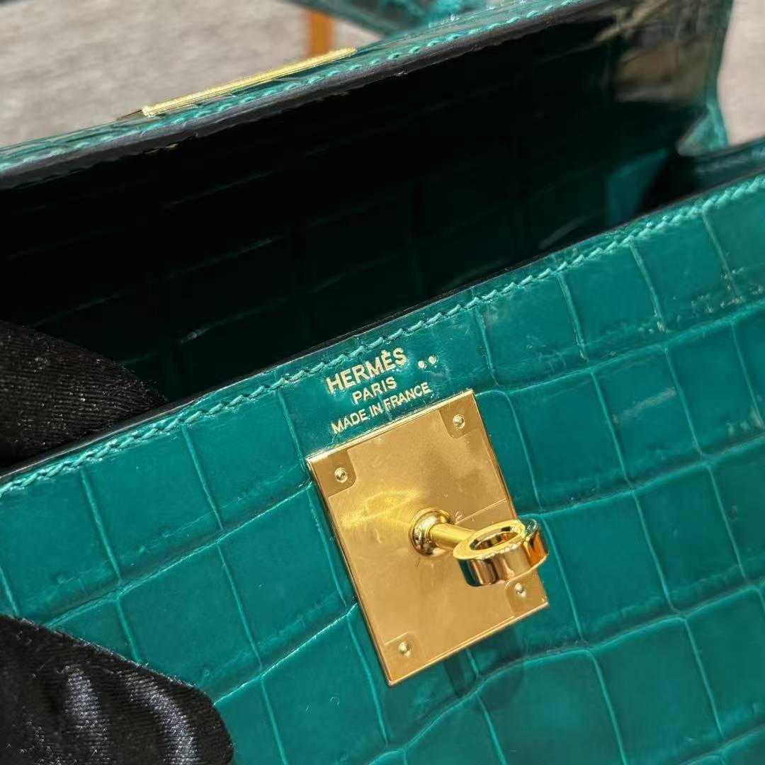 Hermes Kelly 28 Bag Handmade In Niloticus Leather from Nile Gold Hardware 6Q Vert Emeraude - Image 12
