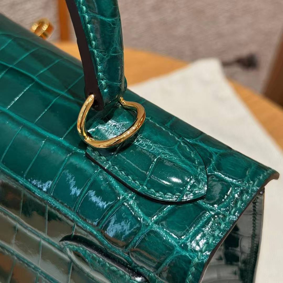 Hermes Kelly 28 Bag Handmade In Niloticus Leather from Nile Gold Hardware 6Q Vert Emeraude - Image 7