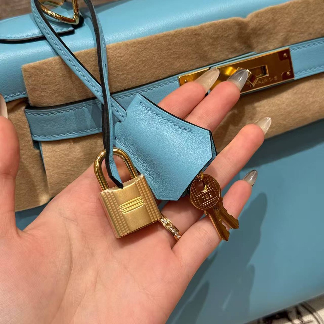 Hermes Kelly 28 Bag Handmade In Swift Calfskin Leather Gold Hardware 7N Celeste - Image 4