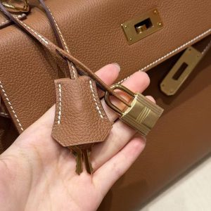Hermes Kelly 32 Bag Handmade In Togo Calfskin Leather Gold Hardware 37 Gold - Image 6