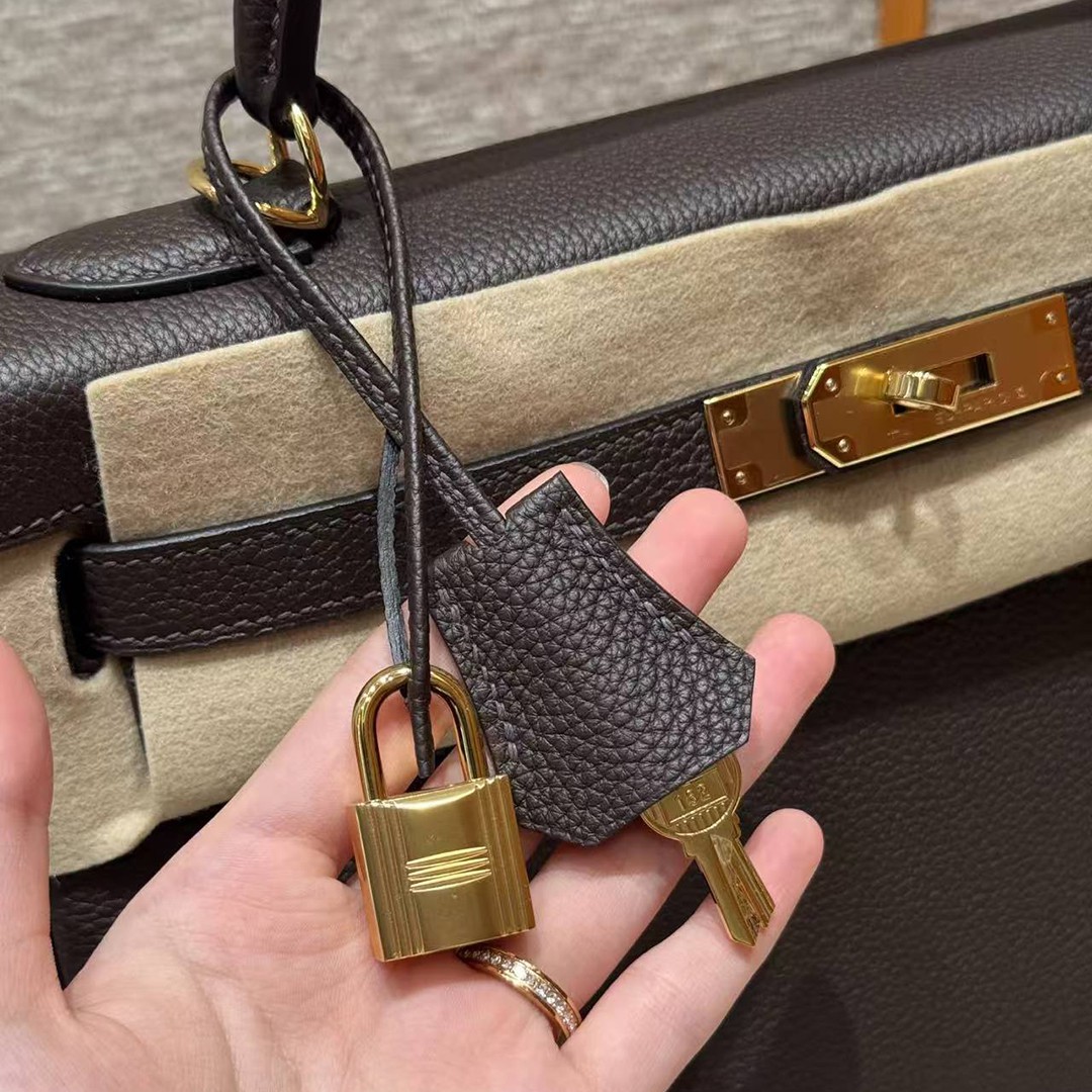 Hermes Kelly 32 Bag Handmade In Togo Calfskin Leather Gold Hardware 47 Chocolat - Image 16