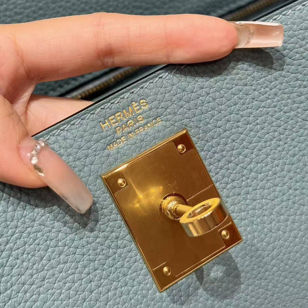Hermes Kelly 32 Bag Handmade In Togo Calfskin Leather Gold Hardware 7G Ciel - Image 4