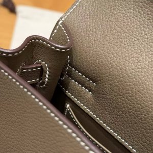 Hermes Kelly Danse 22 Bag Handmade In Evercolor Calfskin Leather Gold Hardware 18 Etoupe - Image 9