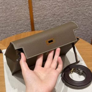 Hermes Kelly Danse 22 Bag Handmade In Evercolor Calfskin Leather Gold Hardware 18 Etoupe - Image 7