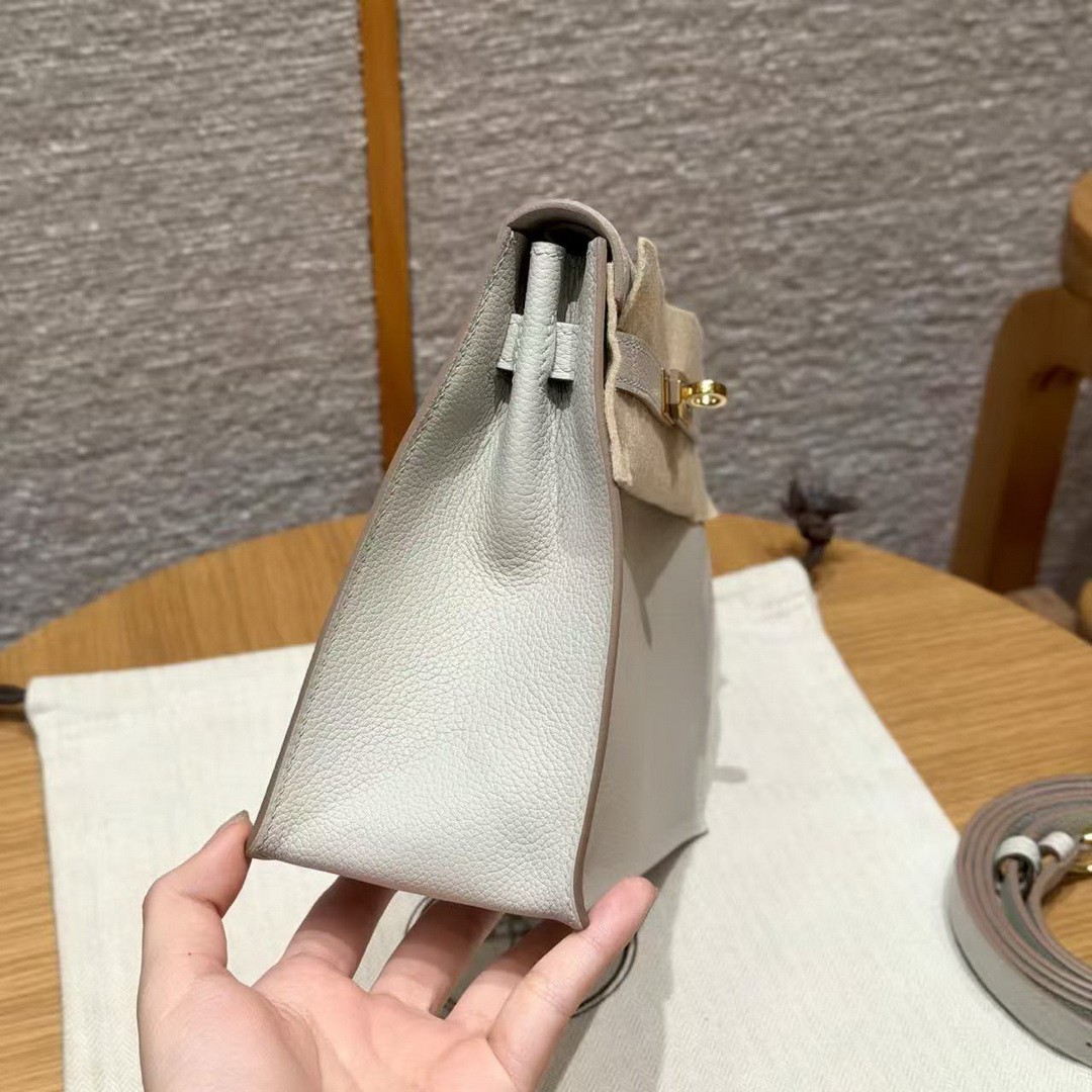 Hermes Kelly Danse 22 Bag Handmade In Evercolor Calfskin Leather Gold Hardware 8L Beton - Image 17