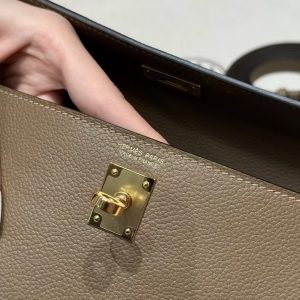 Hermes Kelly Danse 22 Bag Handmade In Evercolor Calfskin Leather Gold Hardware D0 Beige de Weimar - Image 22