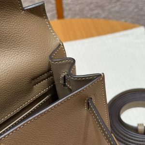 Hermes Kelly Danse 22 Bag Handmade In Evercolor Calfskin Leather Gold Hardware D0 Beige de Weimar - Image 14