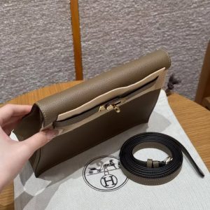Hermes Kelly Danse 22 Bag Handmade In Evercolor Calfskin Leather Gold Hardware D0 Beige de Weimar - Image 13
