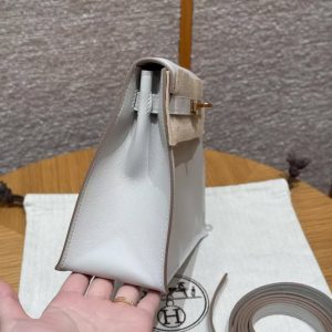 Hermes Kelly Danse 22 Bag Handmade In Swift Calfskin Leather Gold Hardware 80 Pearl Gray - Image 26