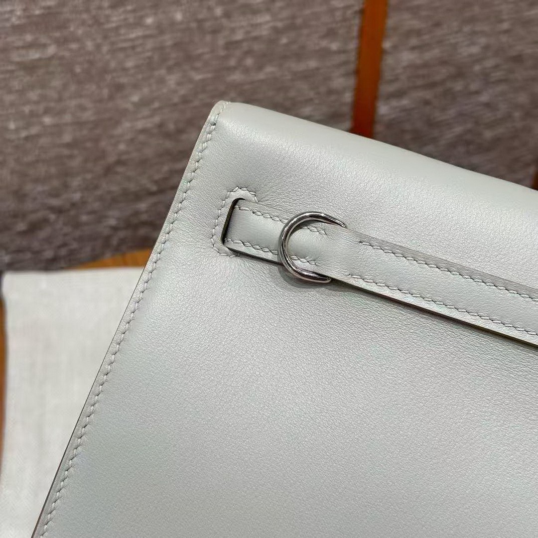 Hermes Kelly Danse 22 Bag Handmade In Swift Calfskin Leather Silver Hardware M4 Gris Pale - Image 21