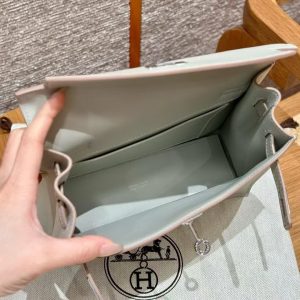 Hermes Kelly Danse 22 Bag Handmade In Swift Calfskin Leather Silver Hardware M4 Gris Pale - Image 16