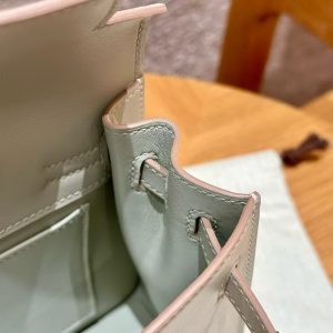 Hermes Kelly Danse 22 Bag Handmade In Swift Calfskin Leather Silver Hardware M4 Gris Pale - Image 14