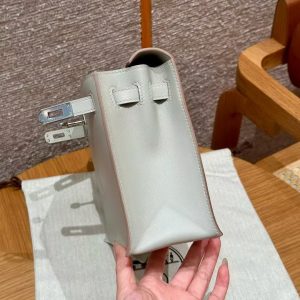 Hermes Kelly Danse 22 Bag Handmade In Swift Calfskin Leather Silver Hardware M4 Gris Pale - Image 12