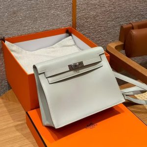 Hermes Kelly Danse 22 Bag Handmade In Swift Calfskin Leather Silver Hardware M4 Gris Pale - Image 11