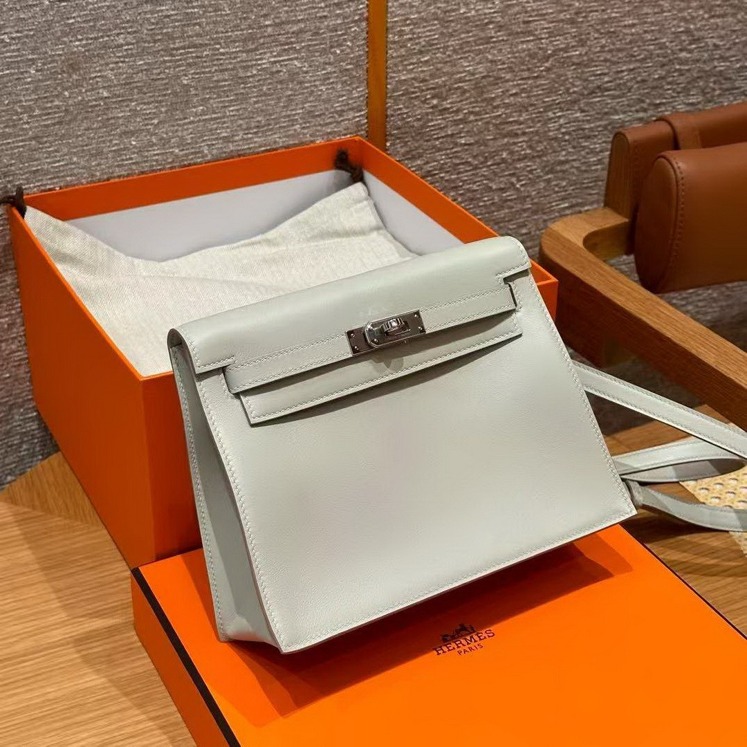 Hermes Kelly Danse 22 Bag Handmade In Swift Calfskin Leather Silver Hardware M4 Gris Pale - Image 11