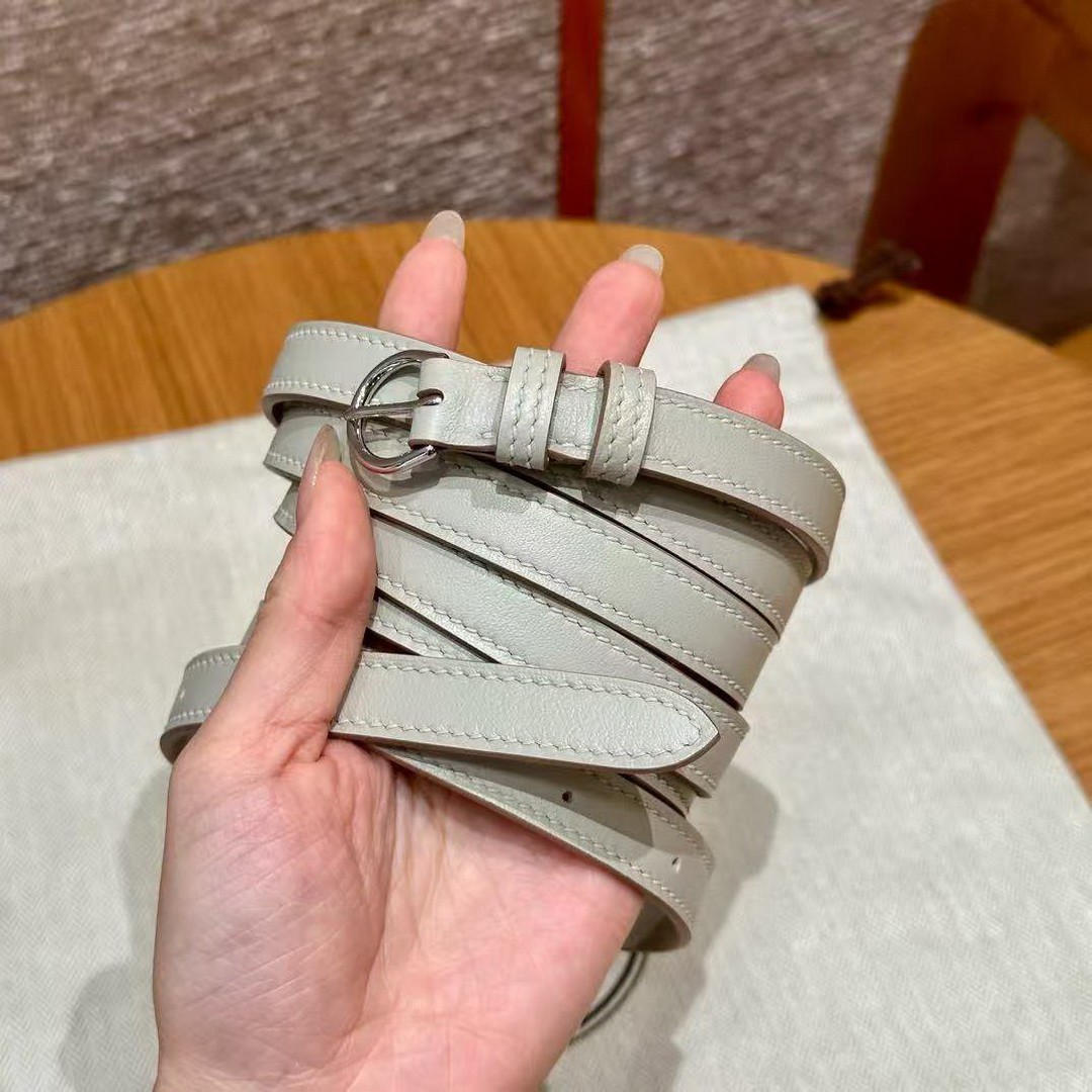 Hermes Kelly Danse 22 Bag Handmade In Swift Calfskin Leather Silver Hardware M4 Gris Pale - Image 9