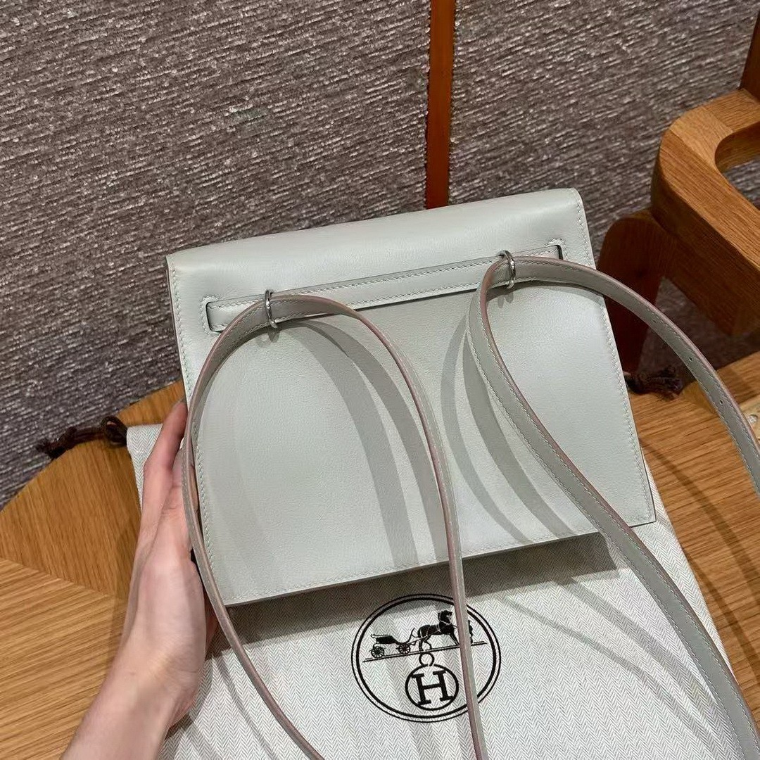 Hermes Kelly Danse 22 Bag Handmade In Swift Calfskin Leather Silver Hardware M4 Gris Pale - Image 7