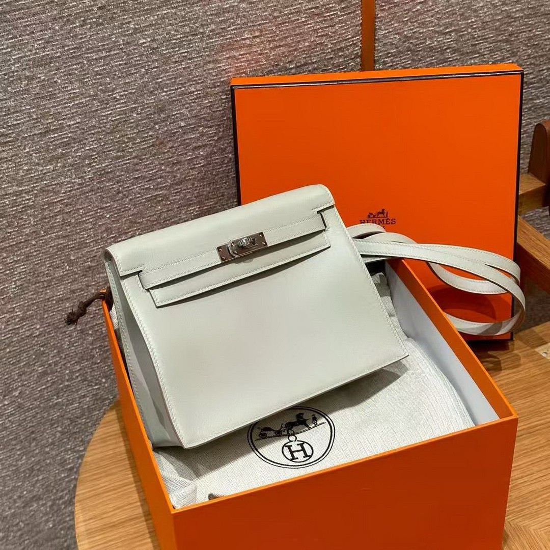 Hermes Kelly Danse 22 Bag Handmade In Swift Calfskin Leather Silver Hardware M4 Gris Pale - Image 6