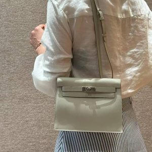 Hermes Kelly Danse 22 Bag Handmade In Swift Calfskin Leather Silver Hardware M4 Gris Pale - Image 5