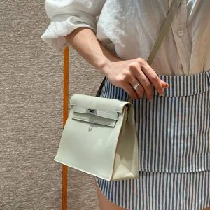 Hermes Kelly Danse 22 Bag Handmade In Swift Calfskin Leather Silver Hardware M4 Gris Pale - Image 4