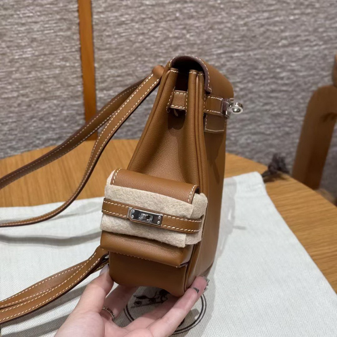 Hermes Kelly Jump Backpack Handmade In Swift Calfskin Leather Silver Hardware 37 Gold - Image 2