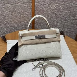 Hermes Kelly Mini 2 19 CM Bag Handmade In Matte Alligator Leather from Mississippi Silver Hardware 10 Craie