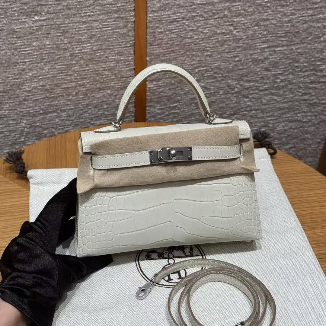 Hermes Kelly Mini 2 19 CM Bag Handmade In Matte Alligator Leather from Mississippi Silver Hardware 10 Craie