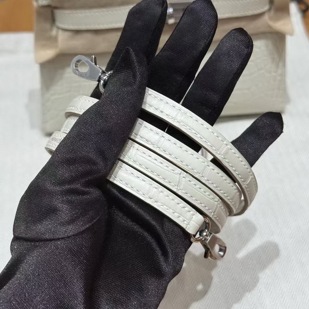 Hermes Kelly Mini 2 19 CM Bag Handmade In Matte Alligator Leather from Mississippi Silver Hardware 10 Craie - Image 7