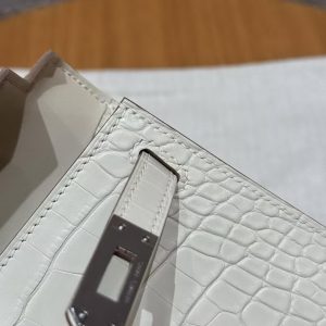 Hermes Kelly Mini 2 19 CM Bag Handmade In Matte Alligator Leather from Mississippi Silver Hardware 10 Craie - Image 4