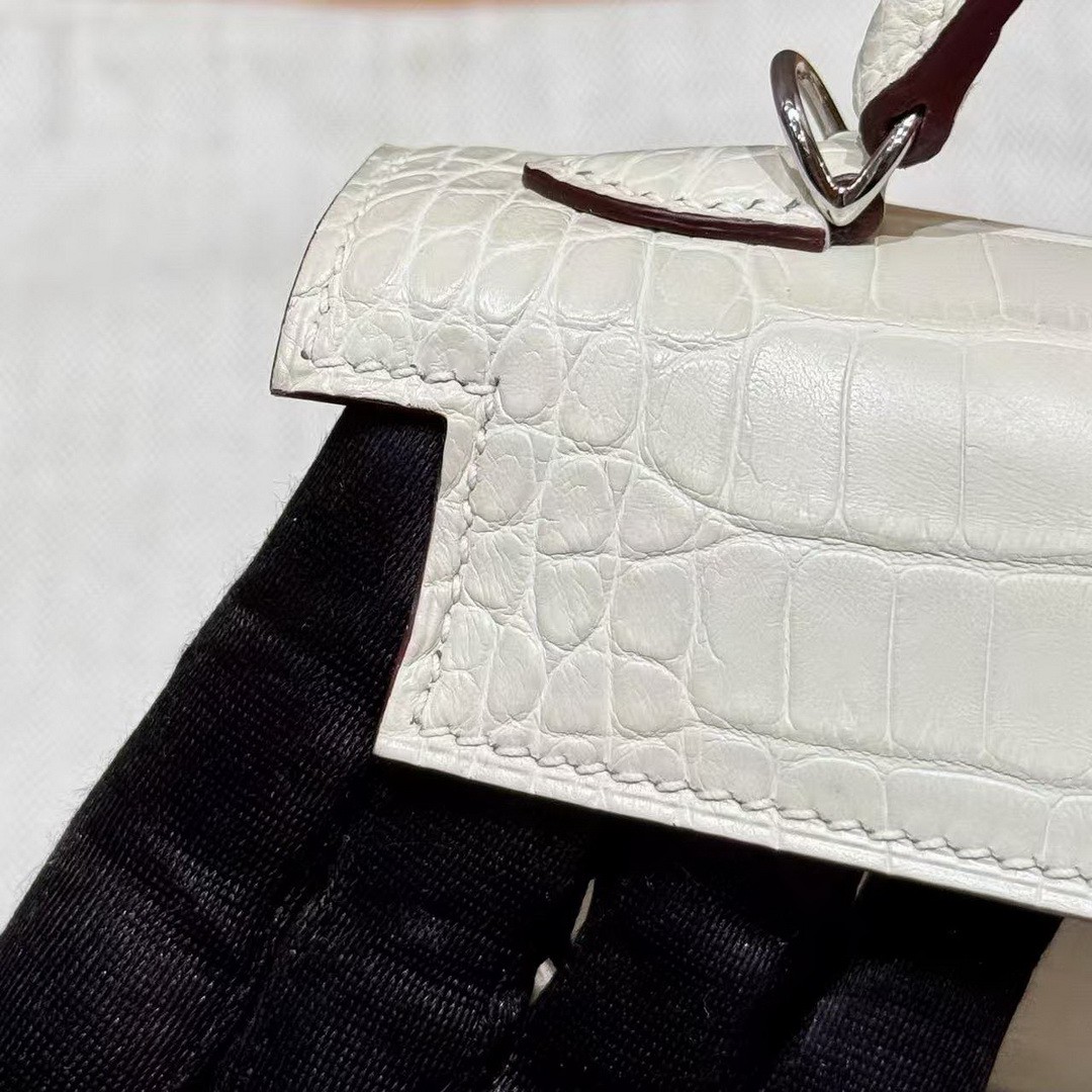 Hermes Kelly Mini 2 19 CM Bag Handmade In Matte Alligator Leather from Mississippi Sliver Hardware 3C Parchemin - Image 4