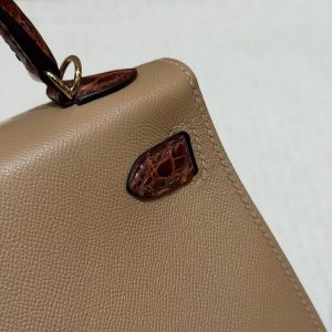 Hermes Kelly Mini 2 19CM Bag Handmade In Madame and Alligator Leather Gold Hardware 0M Chai 33 Miel - Image 15