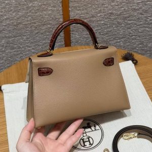 Hermes Kelly Mini 2 19CM Bag Handmade In Madame and Alligator Leather Gold Hardware 0M Chai 33 Miel - Image 11