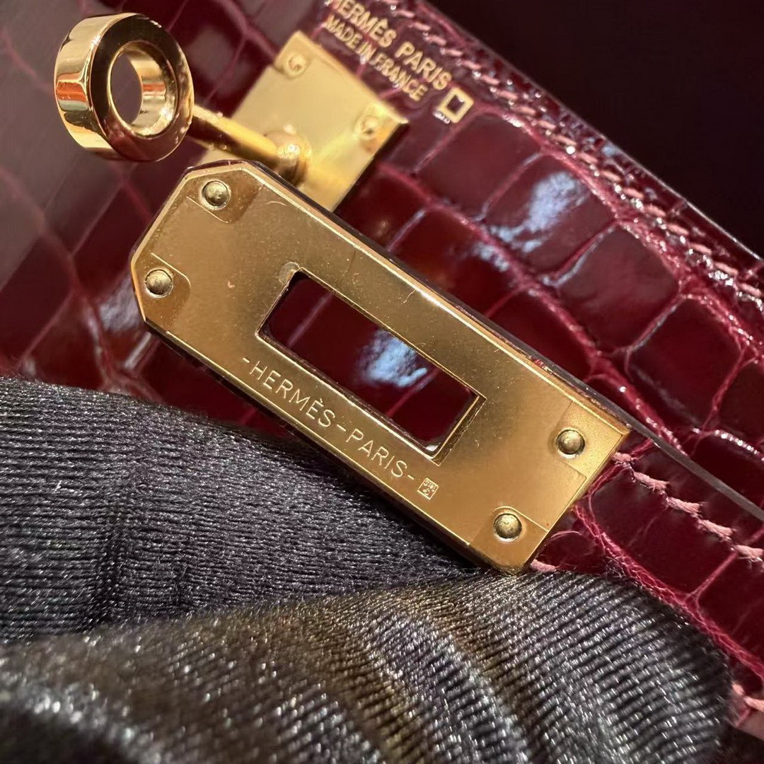 Hermes Kelly Mini 2 19CM Bag Handmade In Alligator Leather from Mississippi Gold Hardware 57 Bordeaux - Image 16